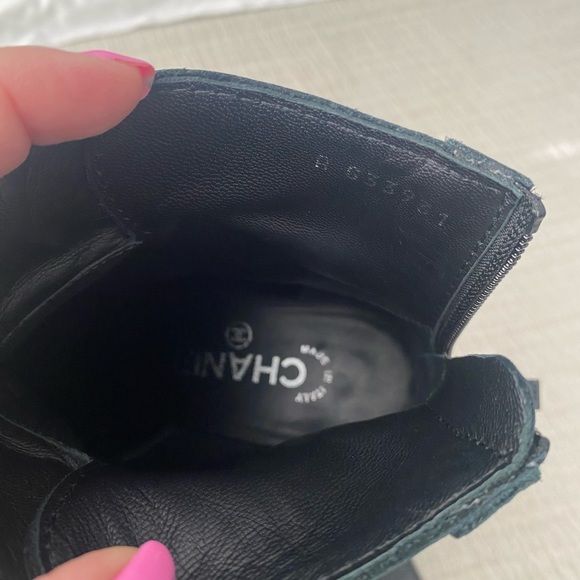 Authentic Chanel boots perfect condition - Picture 6 of 11